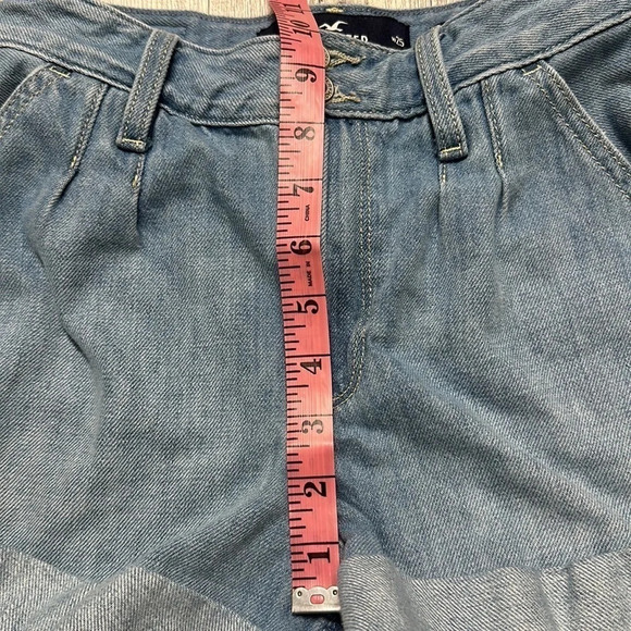 Hollister lot of 2 shorts. Distressed and Mom shorts size 1/25. - Picture 4 of 11